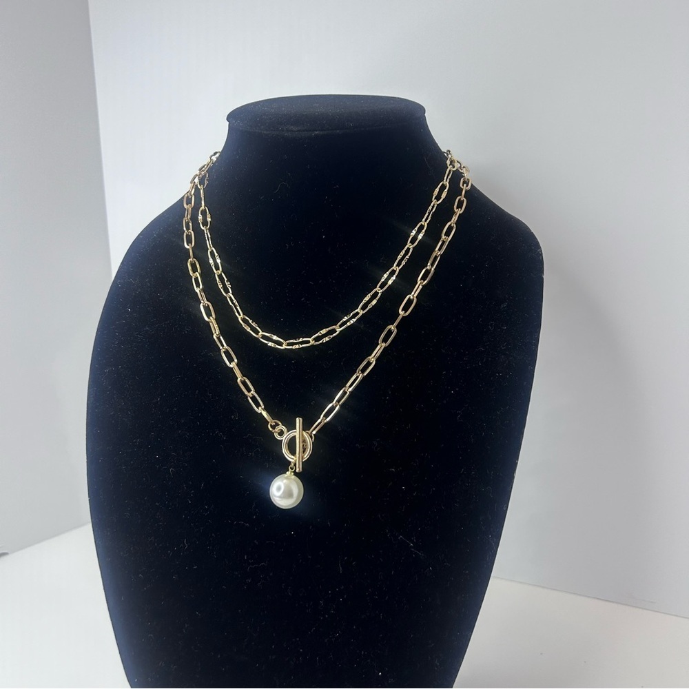 Elegant Gold Layered Necklace - Picture 4 of 11